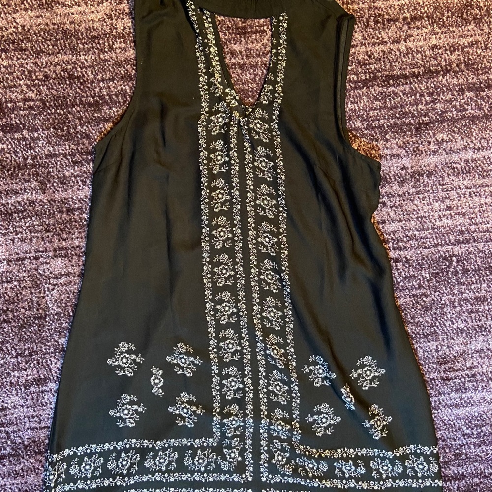 Black/White Keyhole Dress